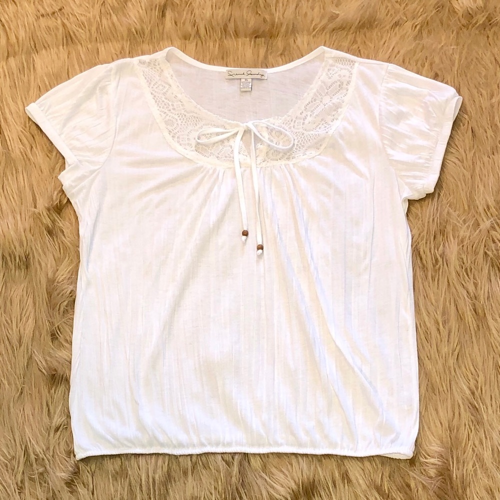 FRENCH LAUNDRY—Ivory Crochet Details w/ Capped Short Sleeves!! (Adorable—GUC!!)